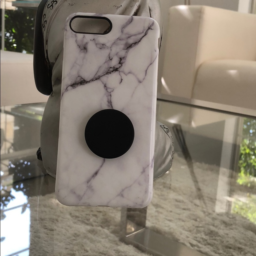 iPhone 6/7/8 plus case. Comes with popsocket.